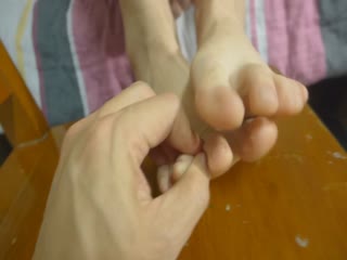 粗大挺进女警花两腿间的-国产成人精品一区二三区在线观看-成人AV