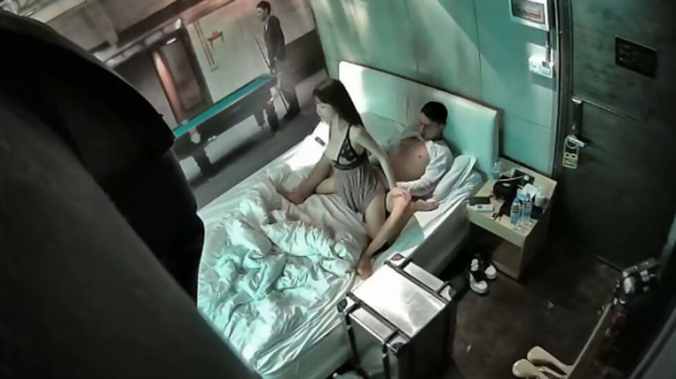 小受在公交车被八个男人强-在线观看麻豆av-成人AV